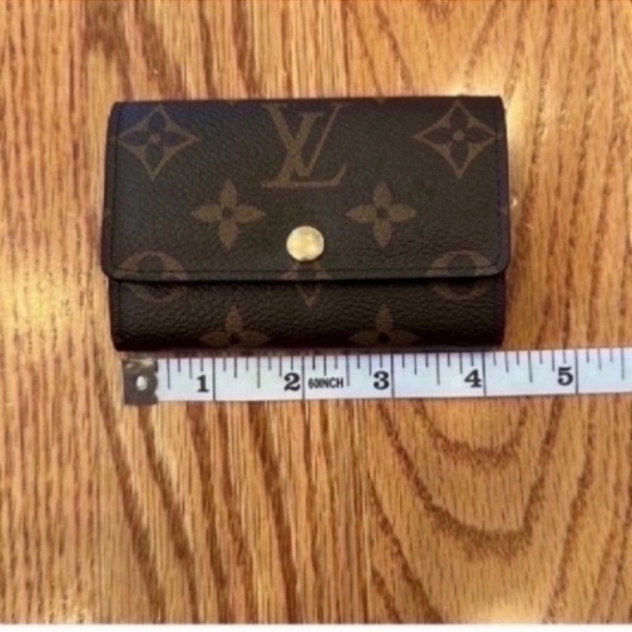 Free Shipping- Authentic Louis Vuitton 6 Key Holder - Picture 12 of 16